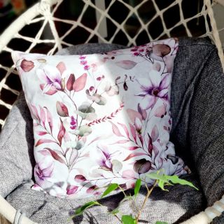 Jste připraveni na léto? Naše zákaznice ANO. Ušili jsme polštářky na gauč a na houpací křesílko. A ještě nám tu kousek...